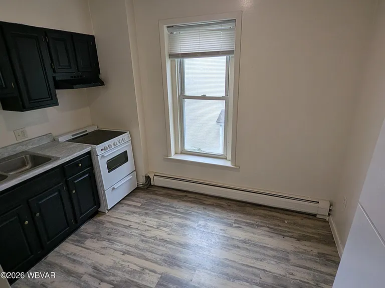 733 Grace St #4 — Photo 4