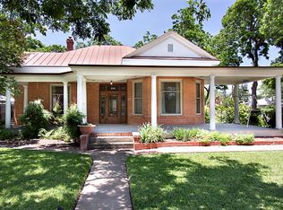 408 N Llano St, Fredericksburg, TX 78624