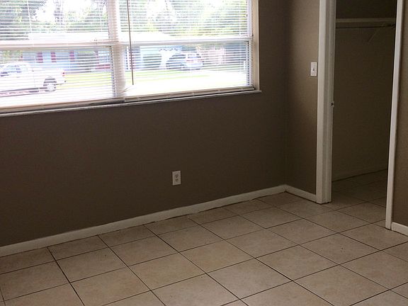 5th image of 3066 Riverbrook Dr