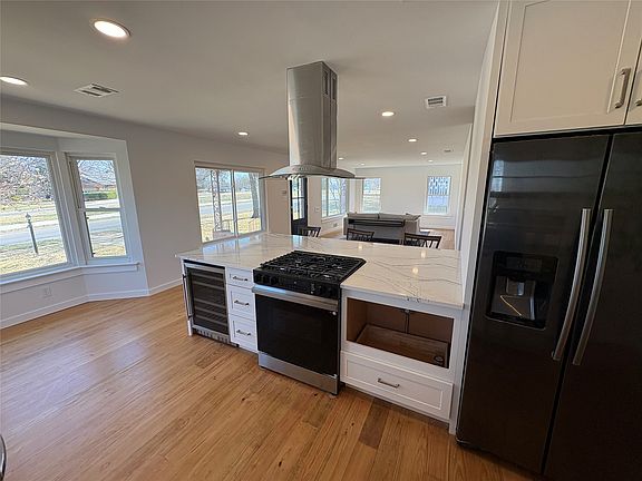 4th image of 103 S Plymouth Rd