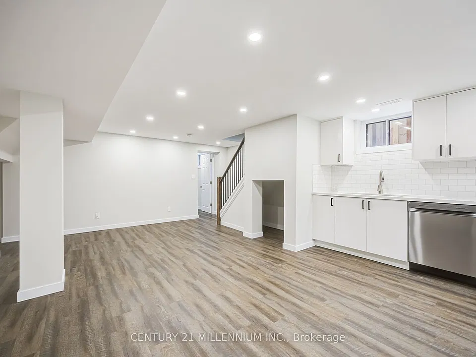 18 Leneck Ave #BASEMENT