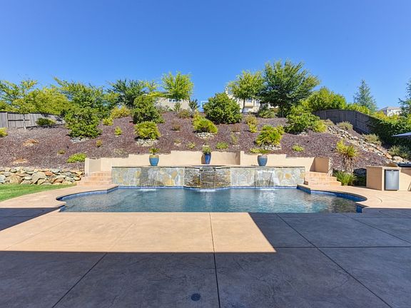 4th image of 1027 Venezia Dr