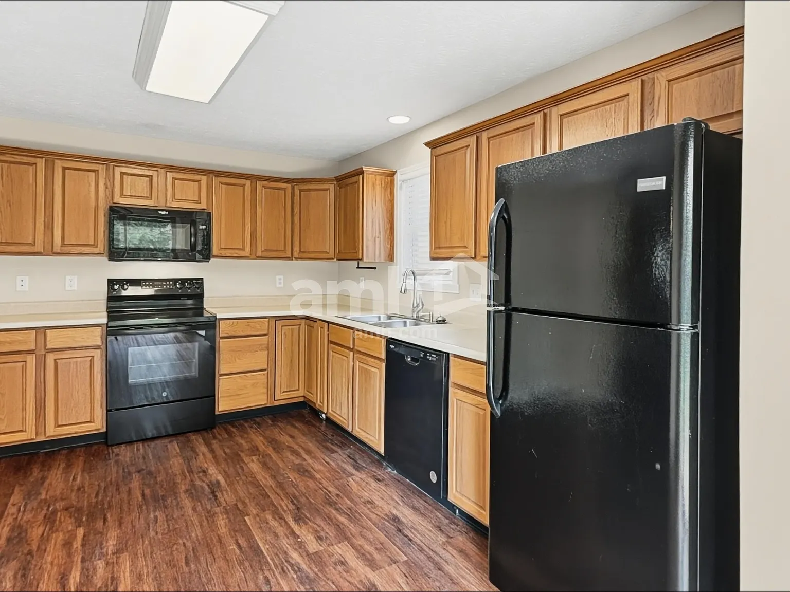 3 bed, 2.0 bath, 1457 sqft, $1,965 — Photo 3
