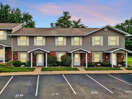 826 Highland Hill Ct #I, Saint Peters, MO 63376