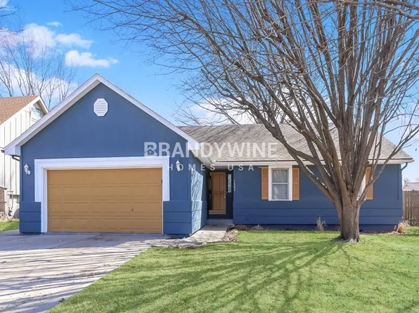 1605 NE Westwind Dr, Lees Summit, MO 64086