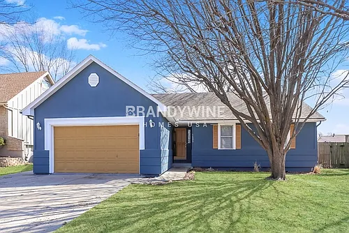 1605 NE Westwind Dr Photo 1