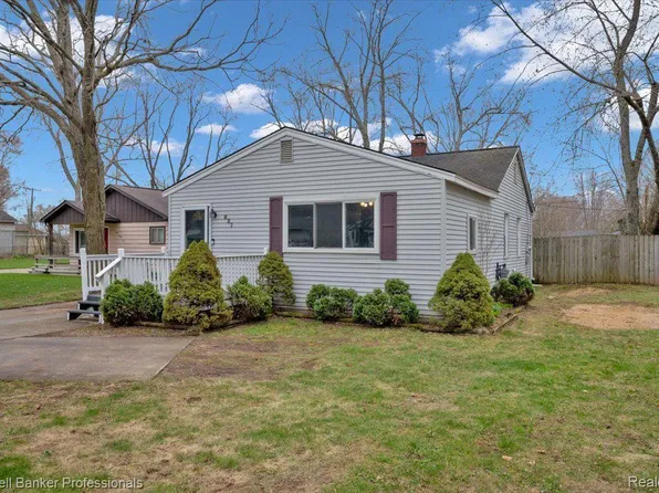 837 Gibson St, Oxford, MI 48371