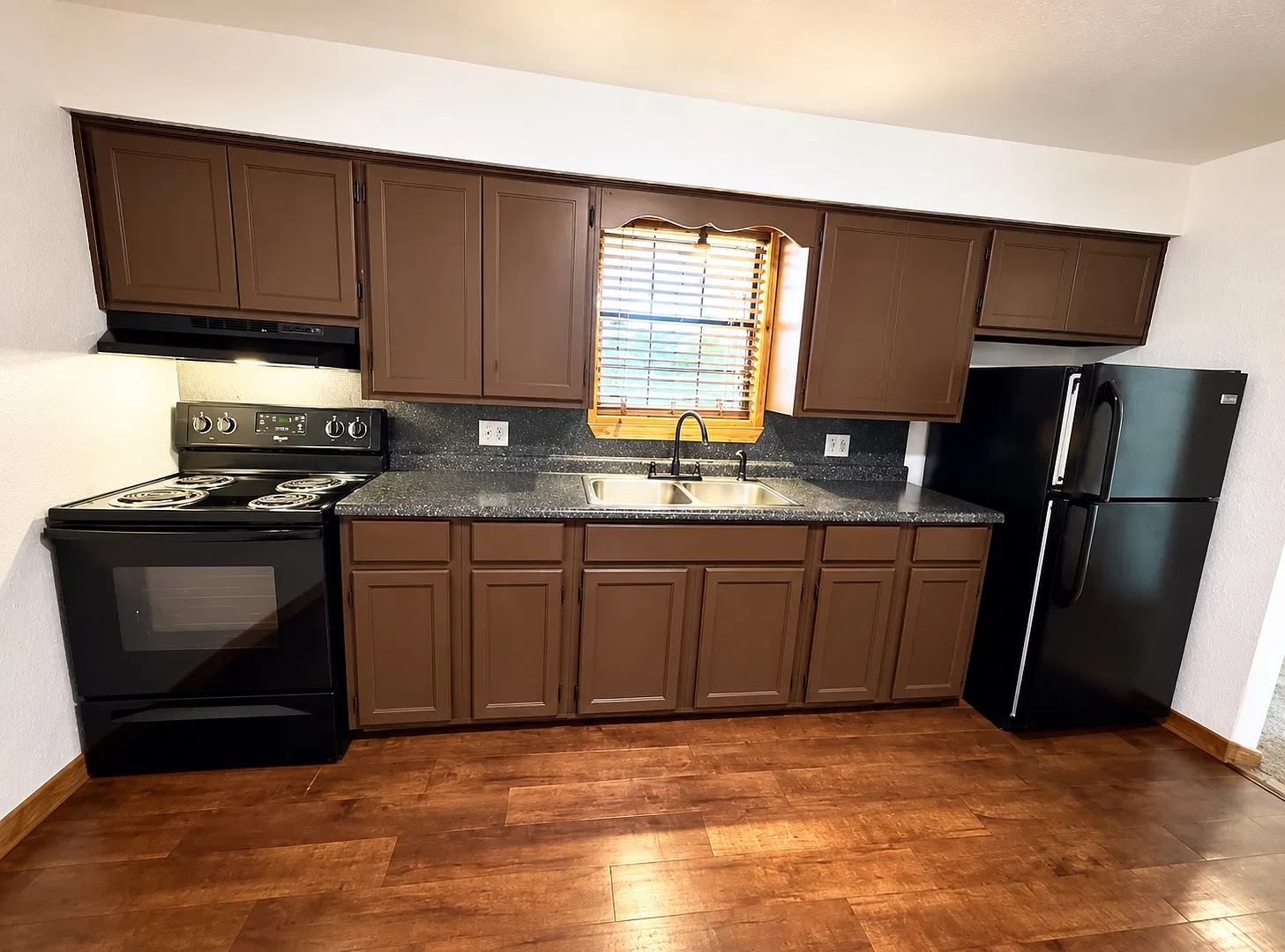 1 bed, 700 sqft, $900 — Photo 1