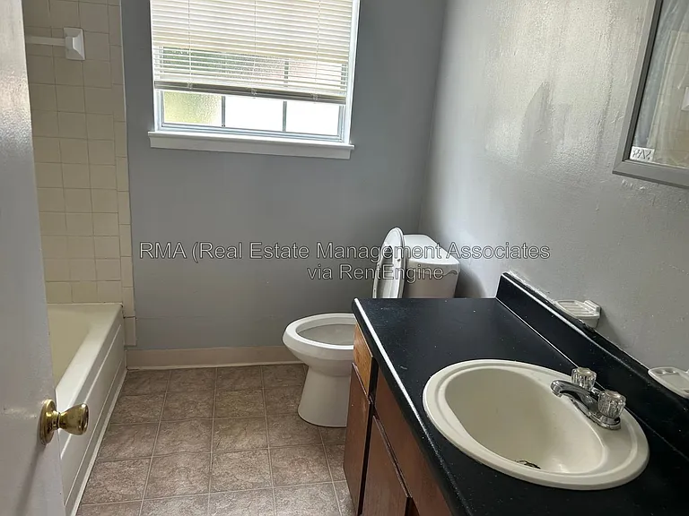 1110 W Poplar St #R3 — Photo 6
