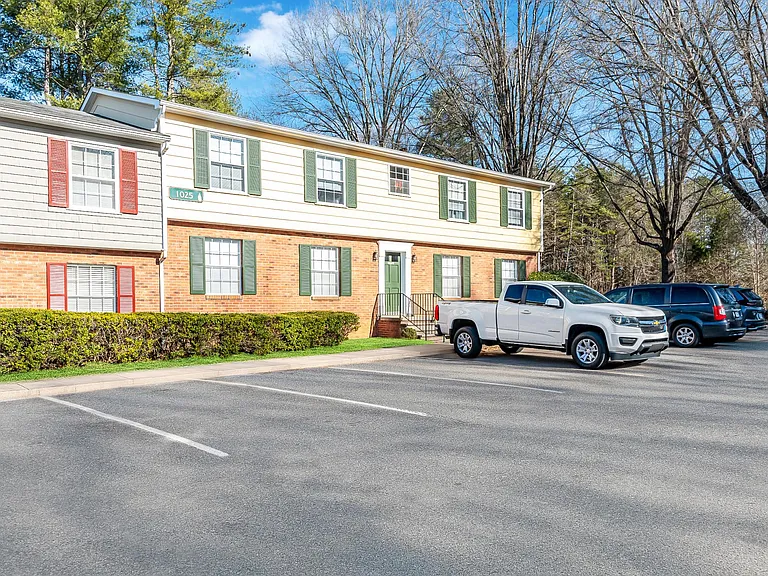 Cedar Hills Apartments and Towhomes — Photo 24