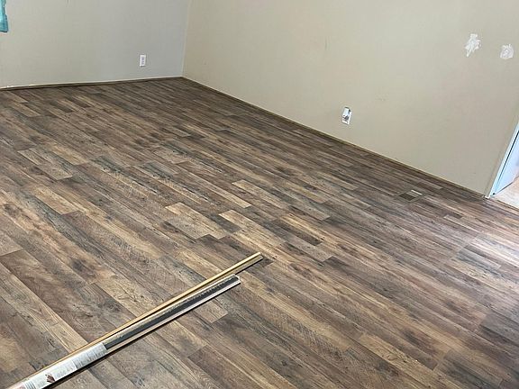 5th image of 15166 Sassafras Ln