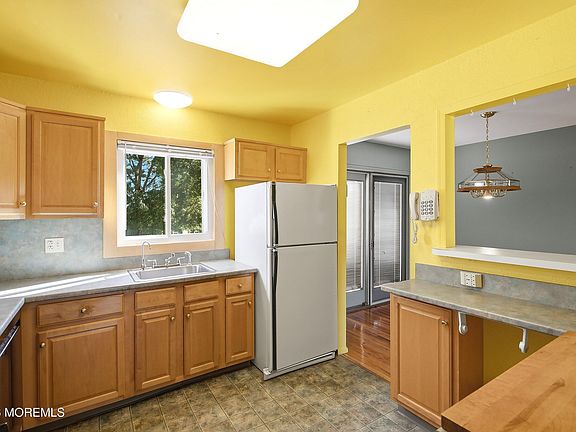 5th image of 129 Poplar Way