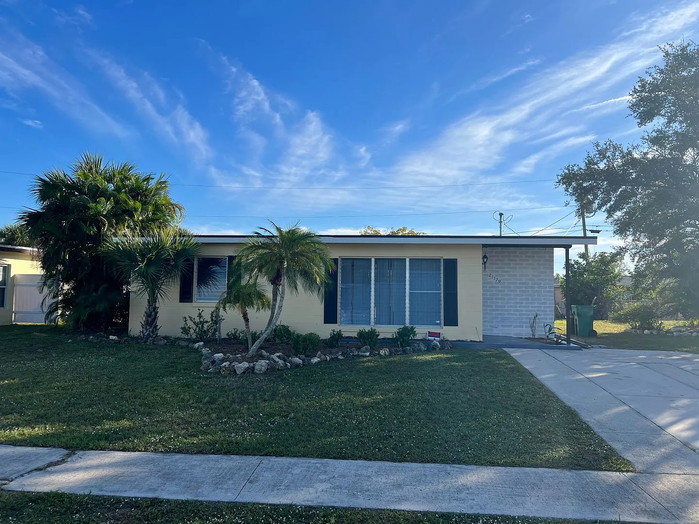 ** Annual ** 2 Bed / 1 Bath Single Family Home ** Conveniently Located ** $1,295 — Photo 1