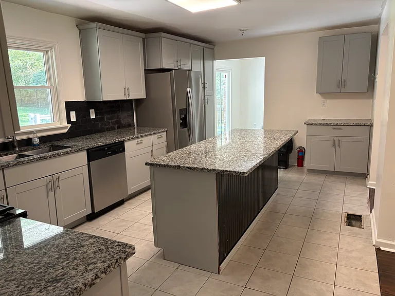 1236 Shore Dr SW — Photo 3