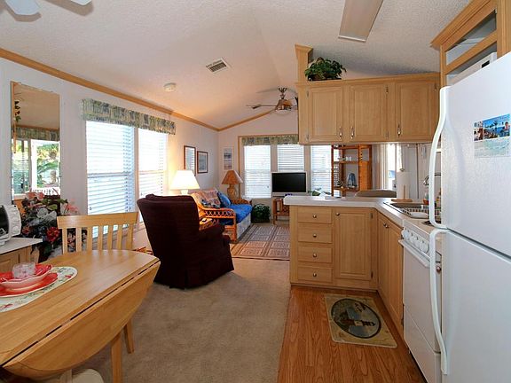 5th image of 44 E Bradley St Lot 5