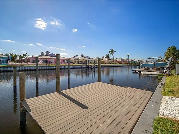 4th image of 910 Spindle Palm Way