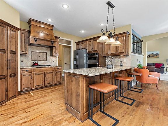 5th image of 808 SE Cedrus Ln