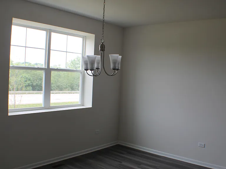 1601 Albany St — Photo 4