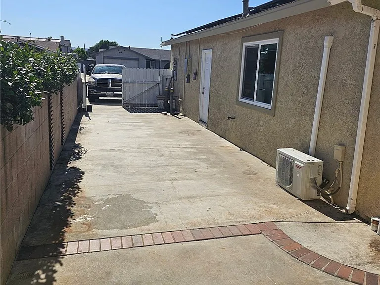 13523 1/2 Norton Ave — Photo 2
