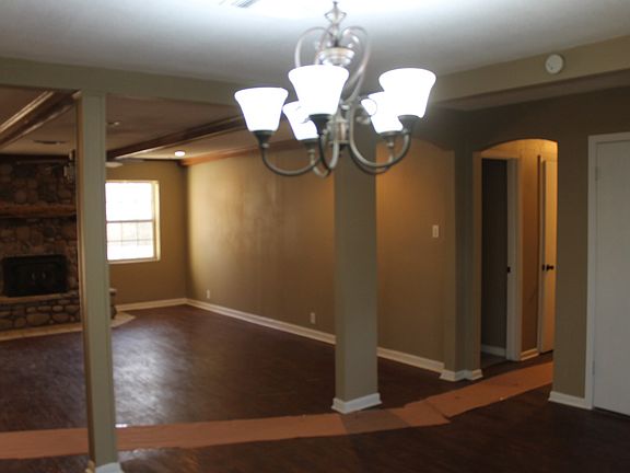 3rd image of 945 Paradise Dr