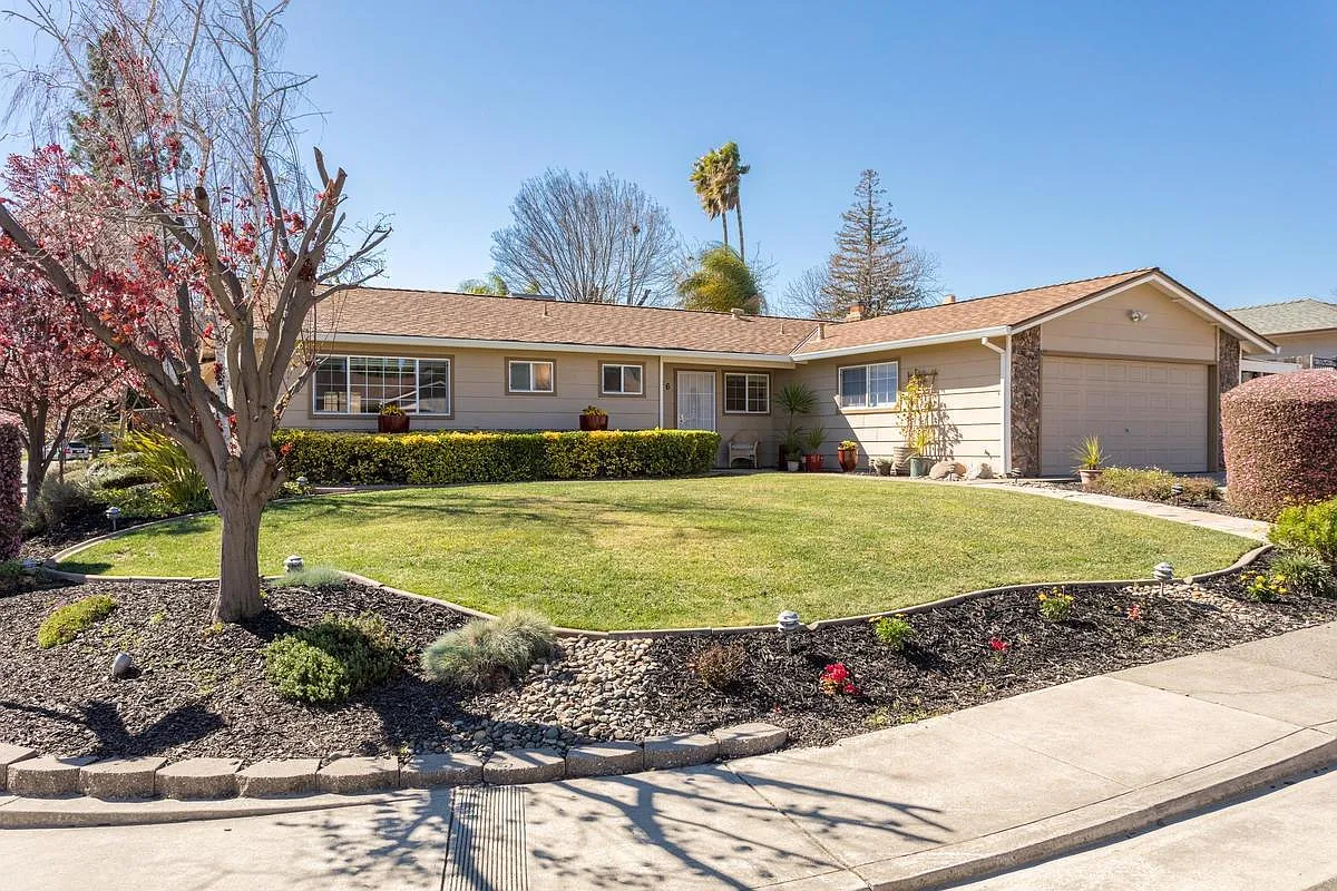 146 Perraud Dr photo 1
