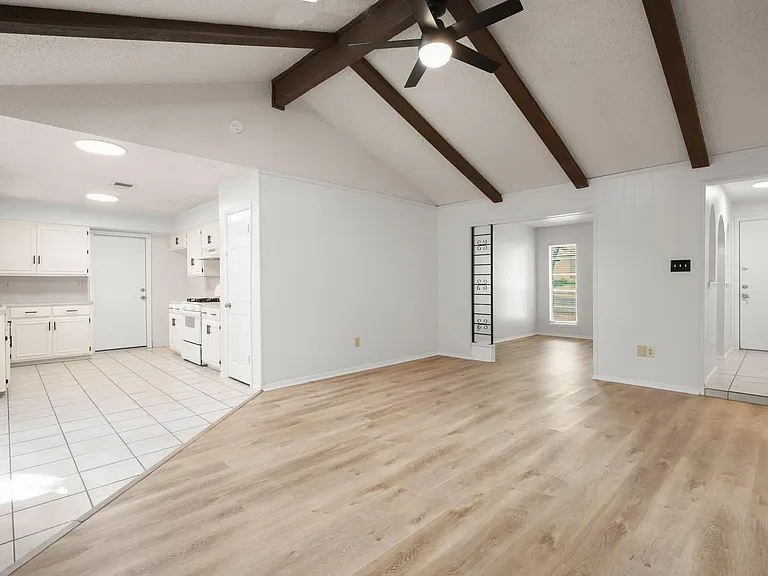 2600 Greenland Ln — Photo 4