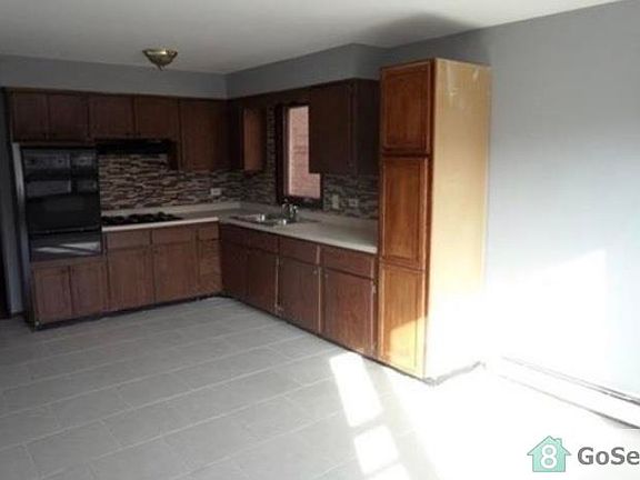 4th image of 1625 Downs Dr APT 1