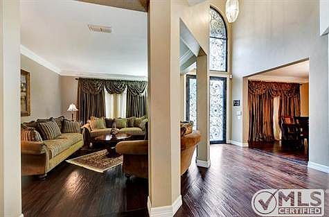 3rd image of 202 Canyon Lake Dr