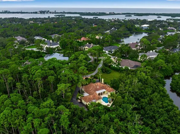422 Blue Garden Ln, Osprey, FL 34229