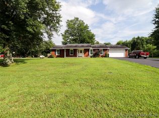 812 Henryville Bluelick Rd, Henryville, IN 47126