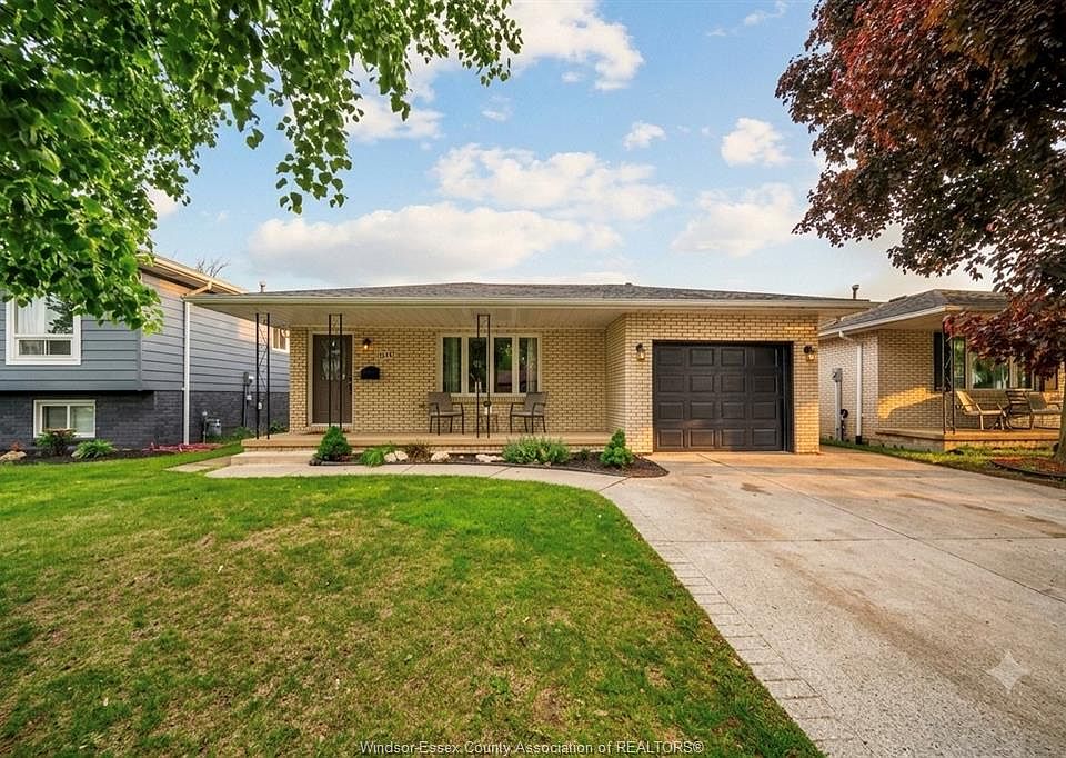 1st image of 10348 Lonsdale Cres