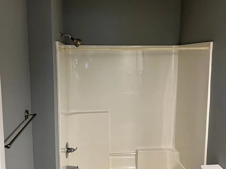 114 Windmere Dr — Photo 8