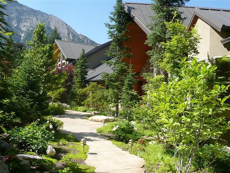 Waterfall/Garden Entry