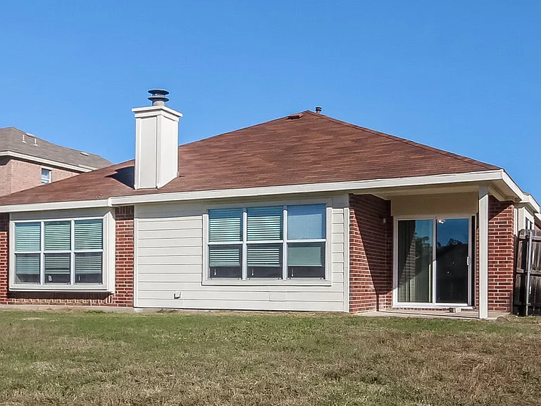 822 Cascade Dr — Photo 15