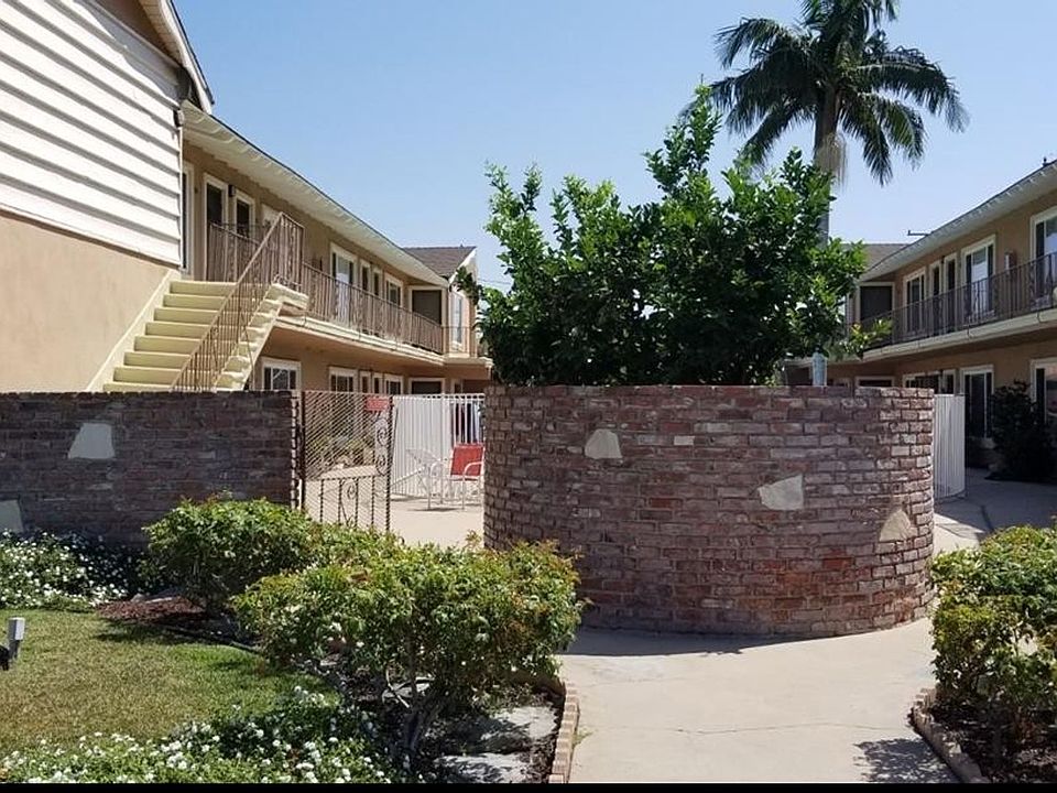 2nd image of 1124 S Lemon St #8