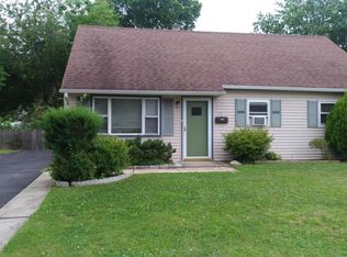 25 Dobson Rd, Edison, NJ 08817