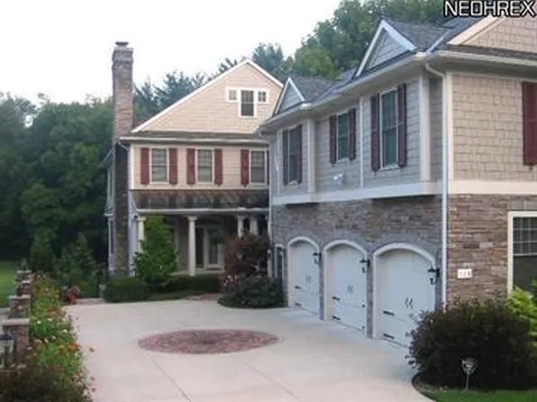 128 Miles Rd, Chagrin Falls, OH 44022