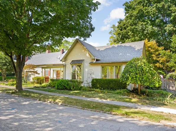 410 W Poplar St, Zionsville, IN 46077