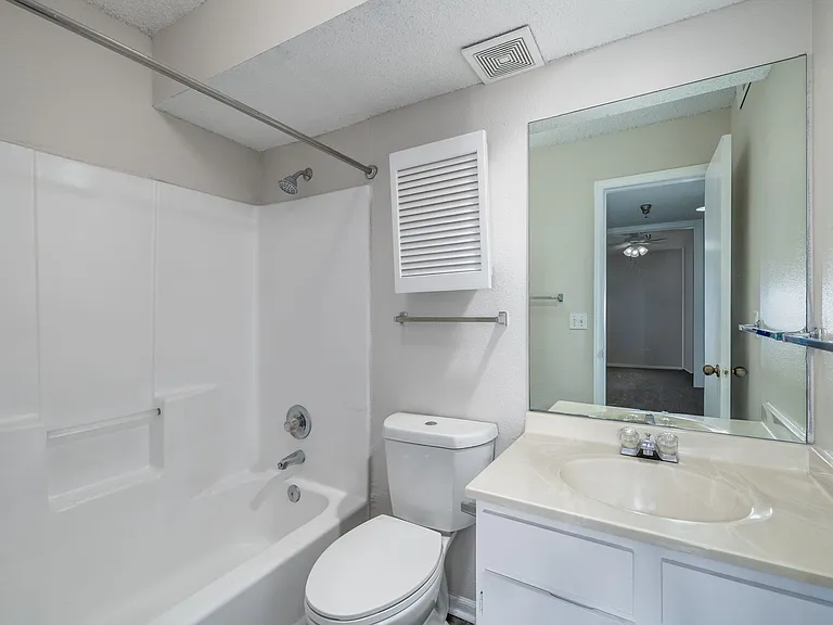 Falcon Point Apartments — Photo 24