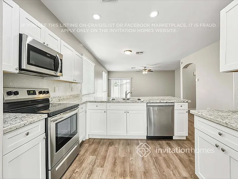 6914 S 37th Gln — Photo 8