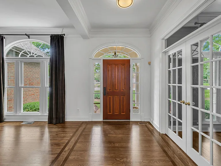 729 Harrow Ln — Photo 6