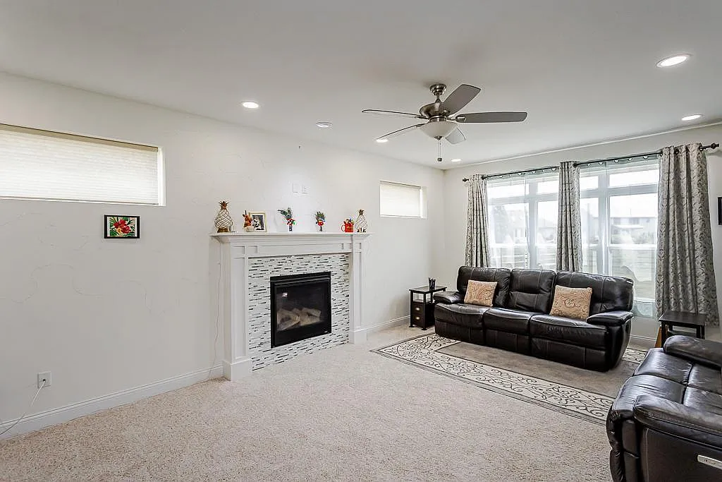 4 bed, 3.5 bath, 2313 sqft, $3,400 — Photo 2