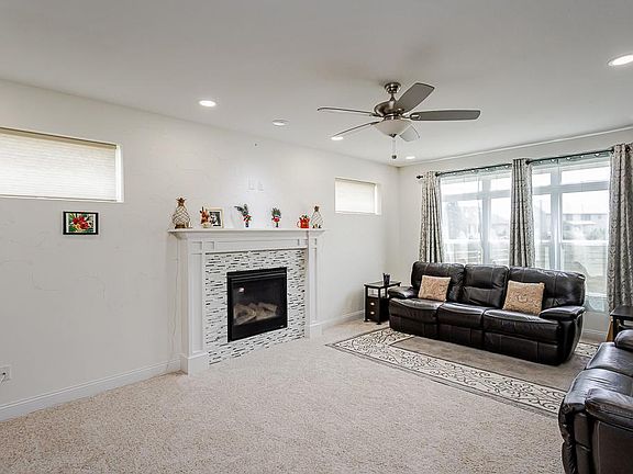 2nd image of 14825 Saddle Horn Dr