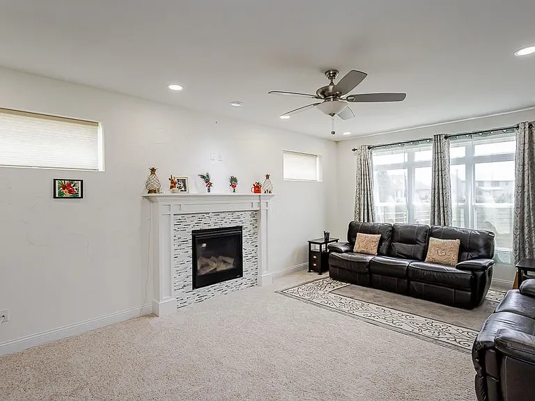 14825 Saddle Horn Dr — Photo 2