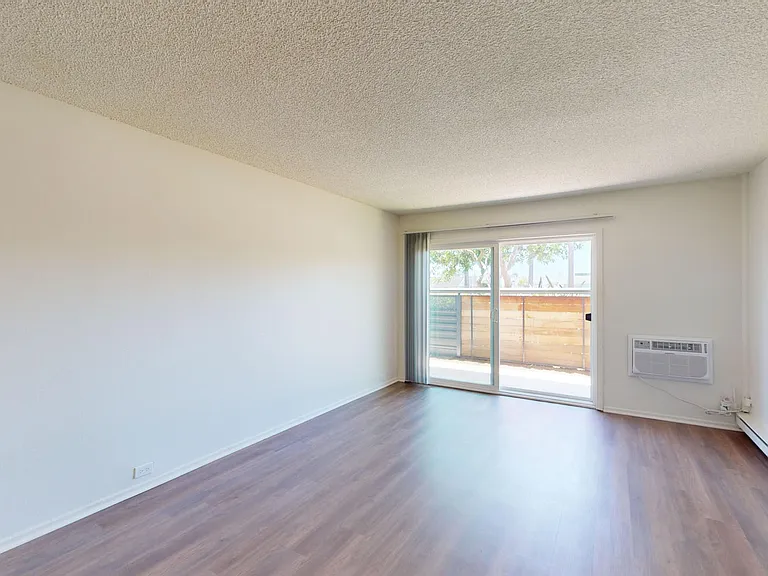 Eight 80 Newport Beach — Photo 213