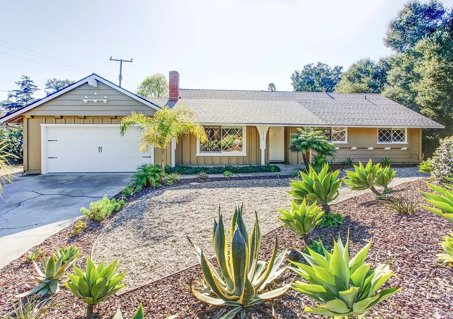 Beautiful Renovated 3bd/2bth Mesa Home — Photo 1