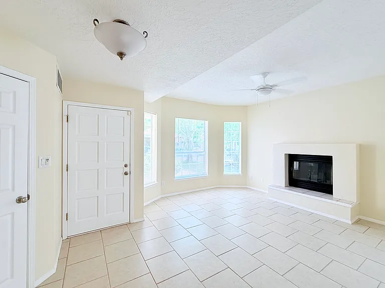 6125 Rosetree Pl NE — Photo 4