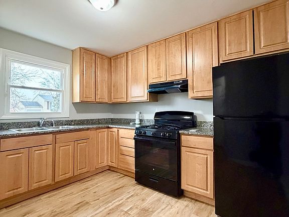 4th image of 17690 Arlington Dr