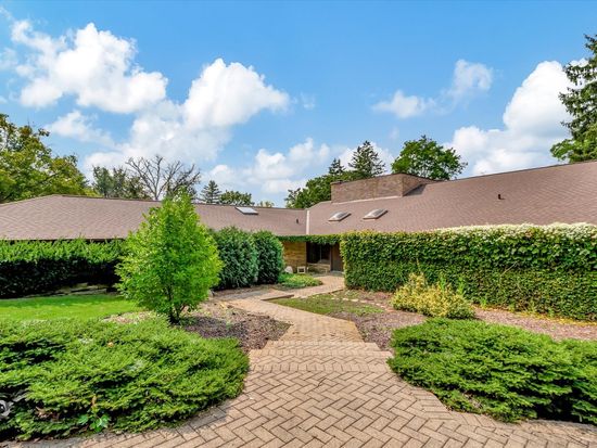 15W051 87th St, Burr Ridge, IL 60527