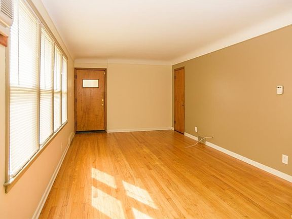 5th image of 415 La Plaza Ct